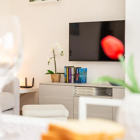 Navarra House アパート