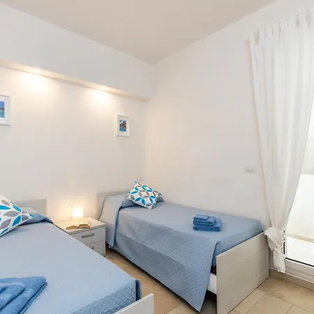 Navarra House *
